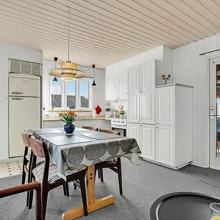 3 Bedroom Amazing In Give 度假居 *