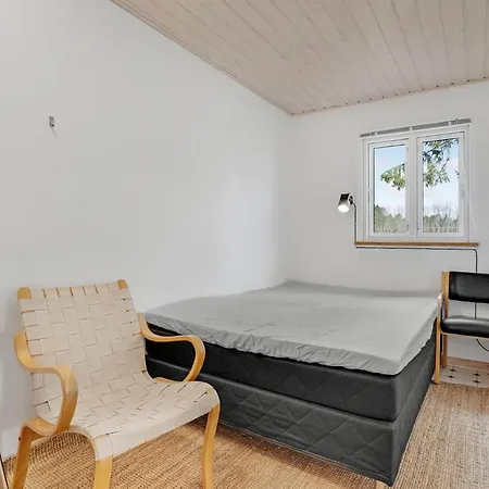 3 Bedroom Lovely In Give *
