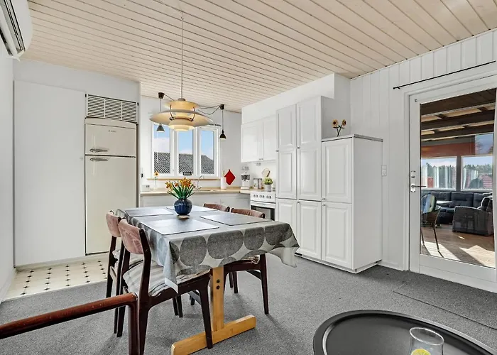 3 Bedroom Amazing In 別荘 *